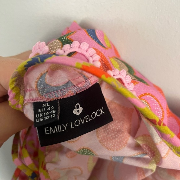 Emily Lovelock Pink Multicolor Heart Print Blouse preppy size 10-12 (large) - Picture 4 of 5